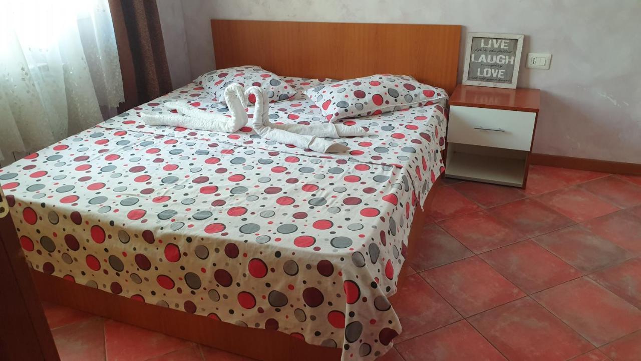 Ferienwohnung Dormi Oradea Exterior foto