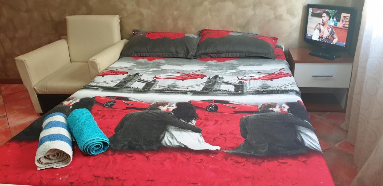 Ferienwohnung Dormi Oradea Zimmer foto