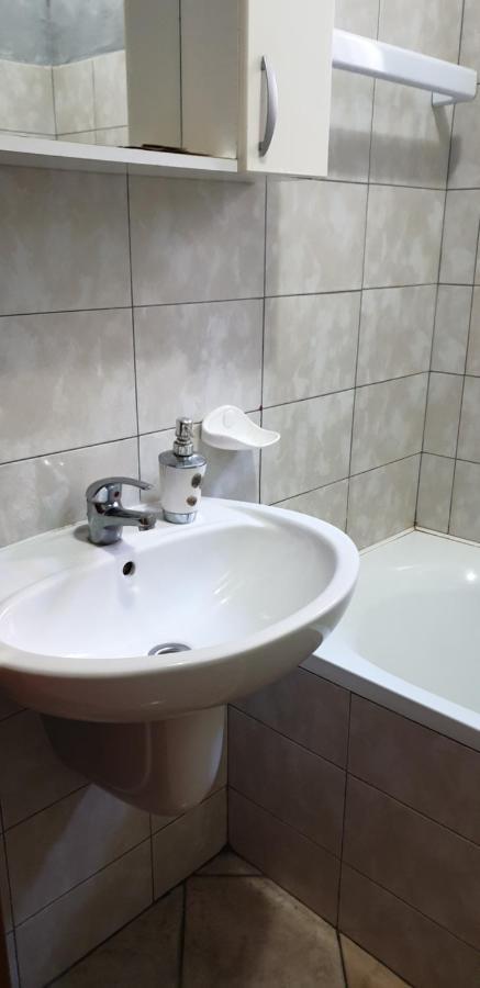 Ferienwohnung Dormi Oradea Zimmer foto